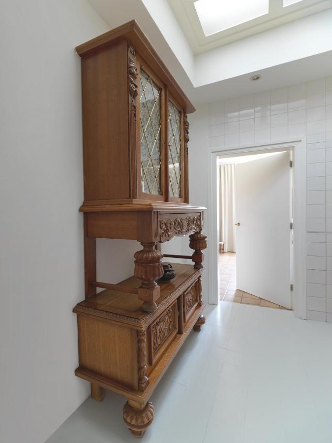 Charming Arty Studioflat, Overlooking The Domain Of A 17Th Century Chapel An Ideal Location For Business Travellers And Peace Seekers Tielrode Exterior photo