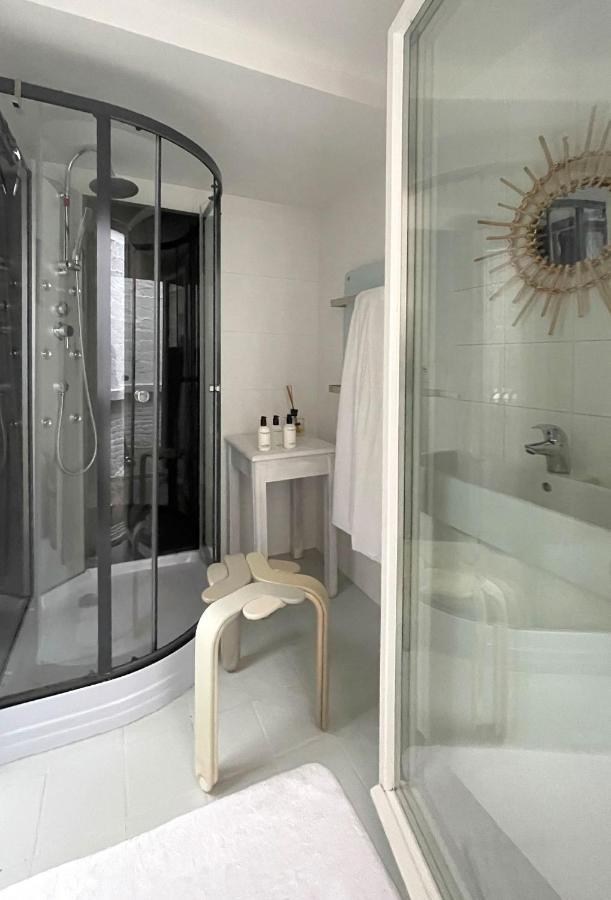 Charming Arty Studioflat, Overlooking The Domain Of A 17Th Century Chapel An Ideal Location For Business Travellers And Peace Seekers Tielrode Exterior photo
